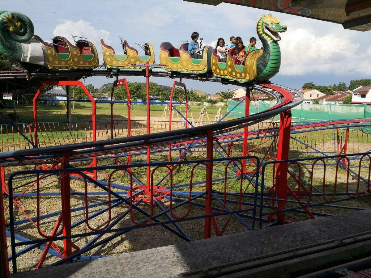 Bayou Lagoon Park Resort Malacca Exterior foto